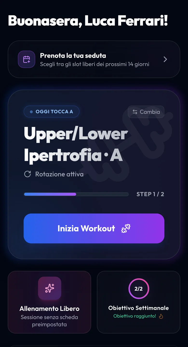 Home dell'app NoSpot per l'atleta con la scritta Oggi tocca A, la scheda Upper/Lower Ipertrofia, il bottone Inizia Workout e l'obiettivo settimanale 2 su 2
